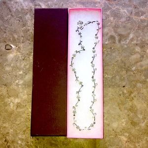 BRAND NEW Beautiful dainty vintage rhinestones necklace